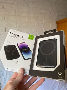 MVMT Black Magnetic Wireless Power Bank with Ring Pad